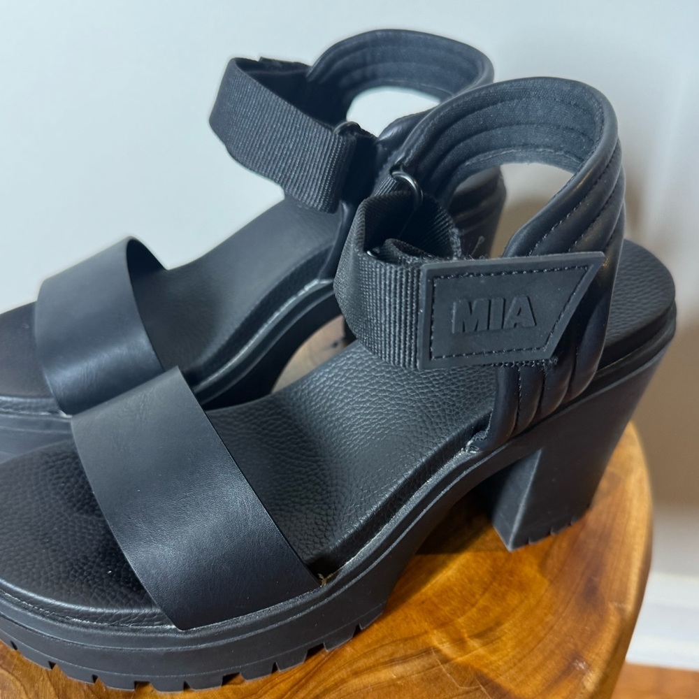 MIA Ivelisse Black Malta Chunky Platform Heel Sandal 6.5 - Picture 3 of 9